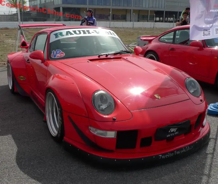 RWB/RAUH-Welt BEGRIFF Porsche 993 911 In Red In China