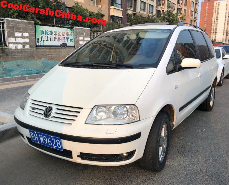  Un perfecto Volkswagen Sharan V6 blanco en China
