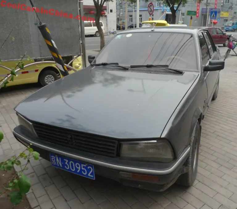 A Grey Peugeot 505 SX In China - CoolCarsInChina.com