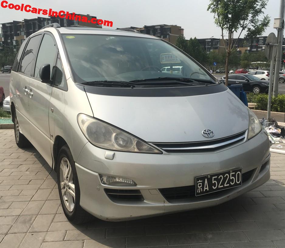 Toyota Previa MPV With Black License Plates In China