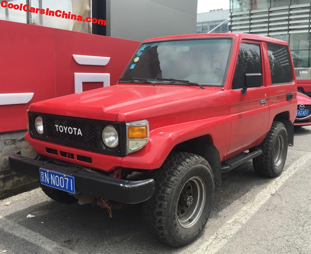 Gフォア用4-2-1 Toyota Land Cruiser BJ70V Is Fiery Red In China - CoolCarsInChina.com